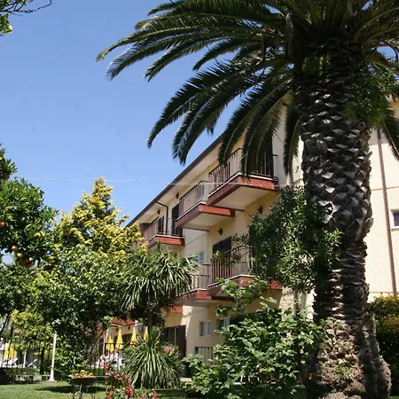 Arcada Hotel 2*